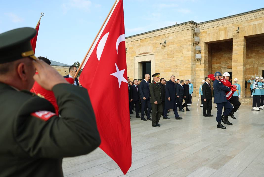 Saat 9'u 5 geçe tüm ülkede hayat durdu: İşte Türkiye'den 10 Kasım kareleri 30