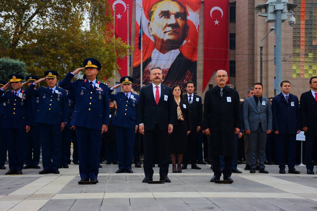 Saat 9'u 5 geçe tüm ülkede hayat durdu: İşte Türkiye'den 10 Kasım kareleri 6