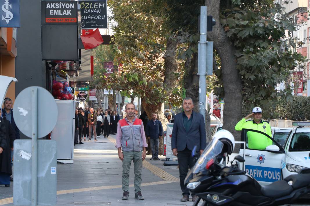 Saat 9'u 5 geçe tüm ülkede hayat durdu: İşte Türkiye'den 10 Kasım kareleri 7