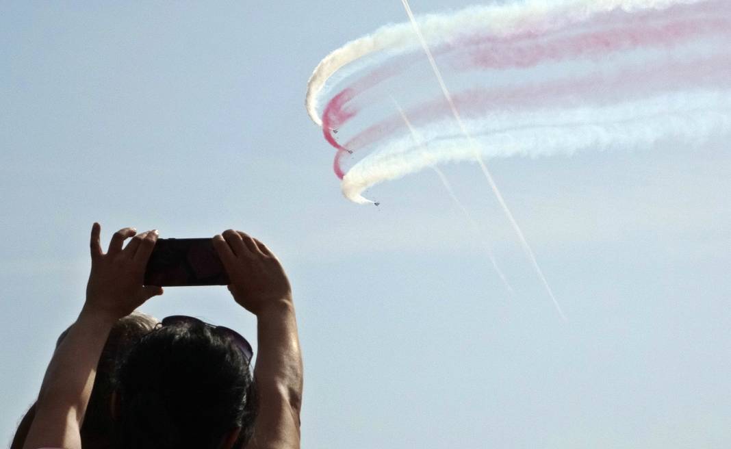 Türk Yıldızları Antalya’yı yaza çevirdi: Binlerce kişi sahili doldurdu 3