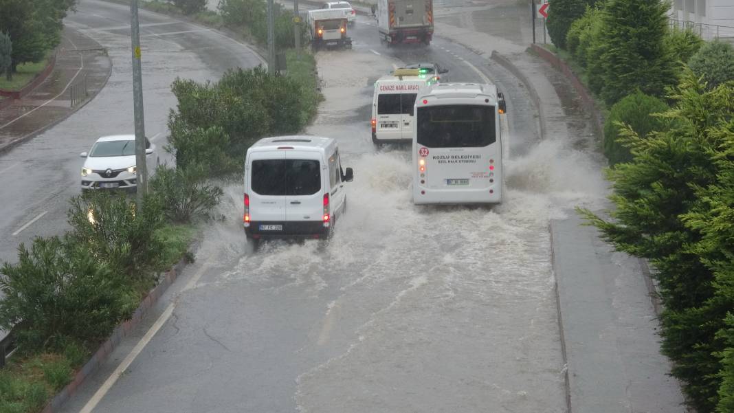 Fırtına ve yağmur hayatı olumsuz etkiledi! 2