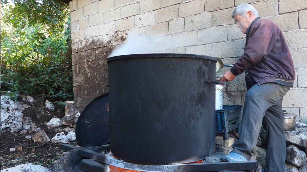 Binbir zahmetle üretiliyor, litresi 180 ila 200 liradan satılıyor 4