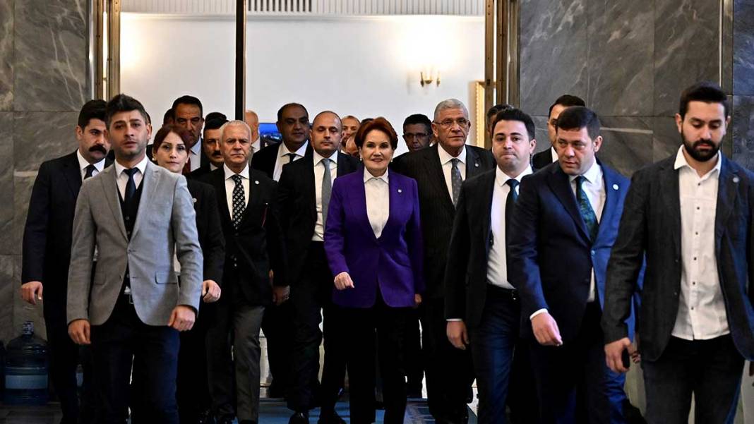 Akşener bu salonda bulunan iki ağır topun kalemini kırdı! Çok ağır suçlamalar istifa gelebilir: İkisi de en yakınındaki isimdi 7