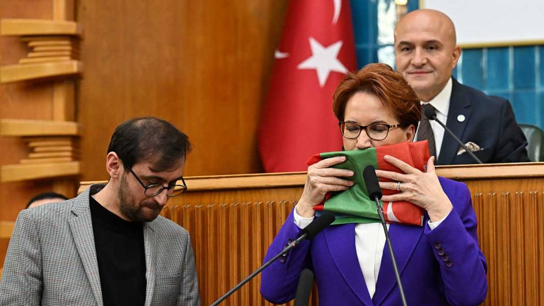 Akşener bu salonda bulunan iki ağır topun kalemini kırdı! Çok ağır suçlamalar istifa gelebilir: İkisi de en yakınındaki isimdi 6