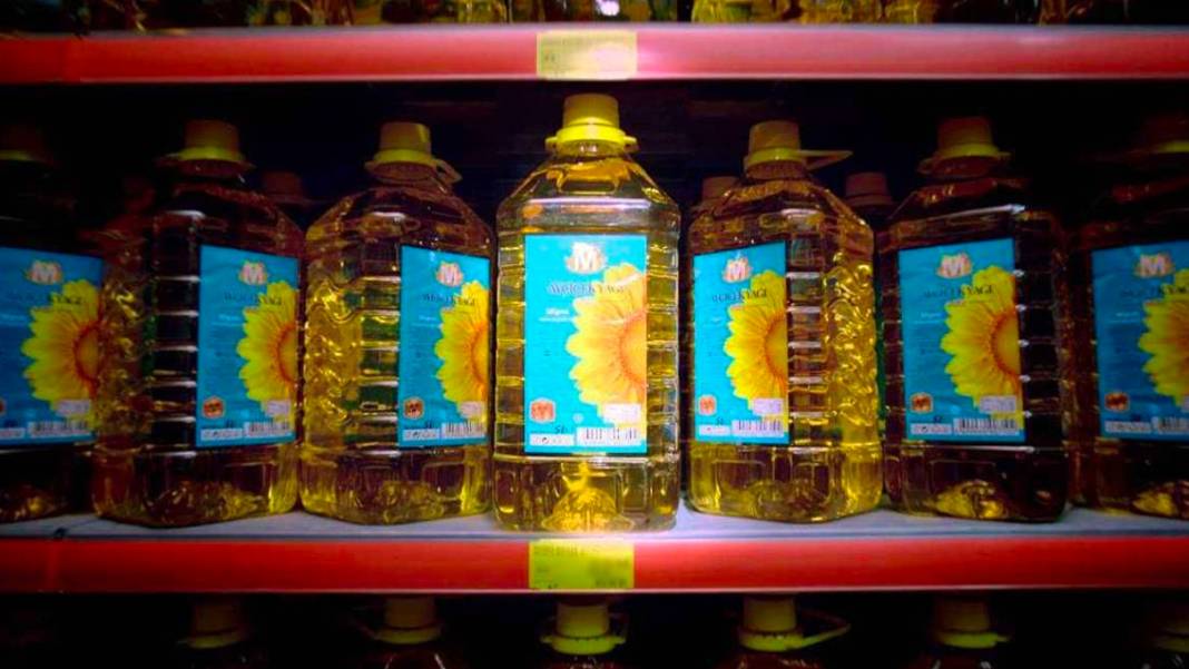 Bu market bedava 5 litrelik ayçiçek yağı dağıtıyor 4