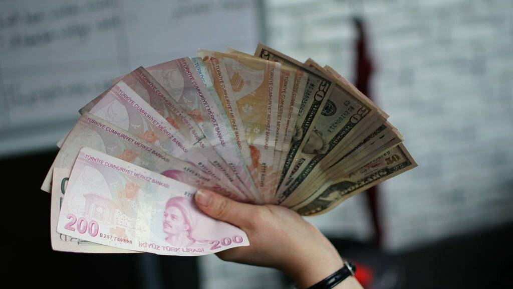 Parasını dolar ve borsada tutanları heyecanlandıran gelişme... Yıllar sonra bir ilk yaşandı 10