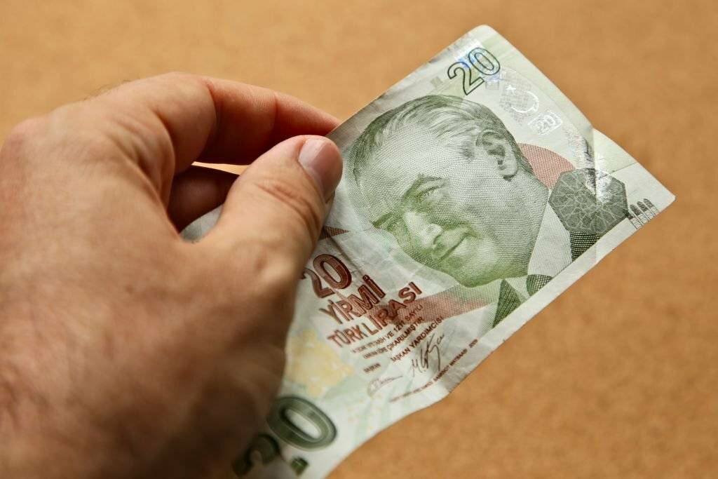 Parasını dolar ve borsada tutanları heyecanlandıran gelişme... Yıllar sonra bir ilk yaşandı 4