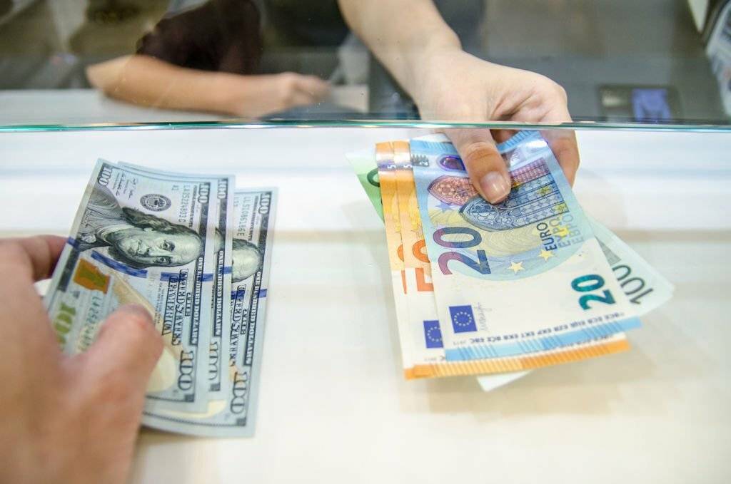 Parasını dolar ve borsada tutanları heyecanlandıran gelişme... Yıllar sonra bir ilk yaşandı 2