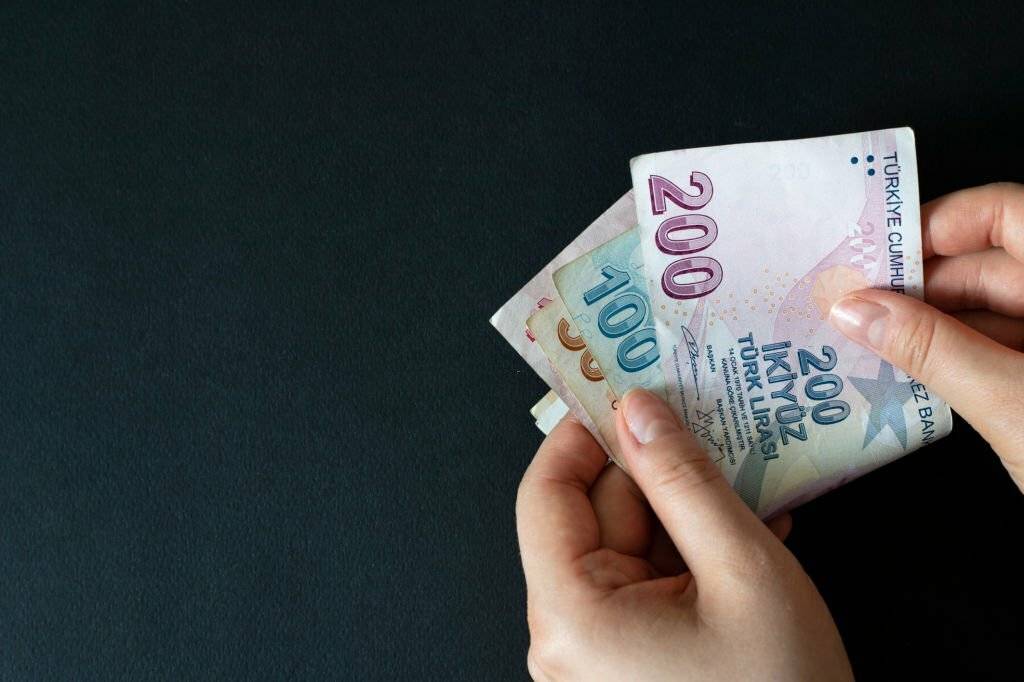 Bankada 1 doları bile olanları yakından ilgilendiriyor... Her döviz hesabı için bu para kesilecek! 11