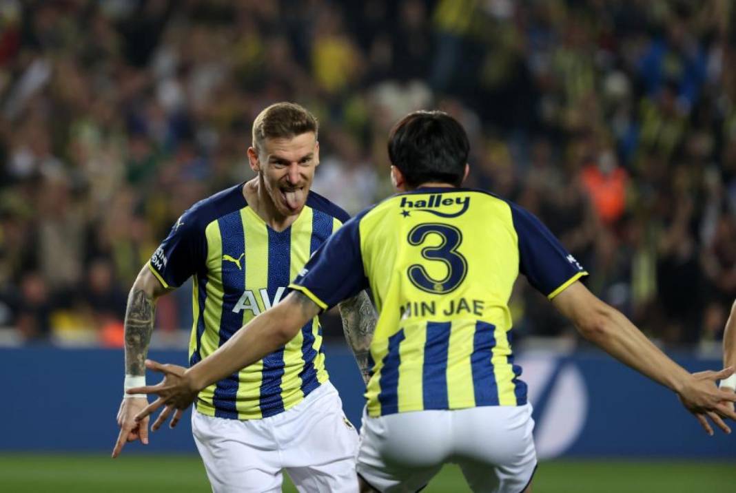 Fenerbahçelileri kızdıran görüntüler... Sakatlığı bulunan Serdar Aziz Bebek'te sigara tüttürdü 2