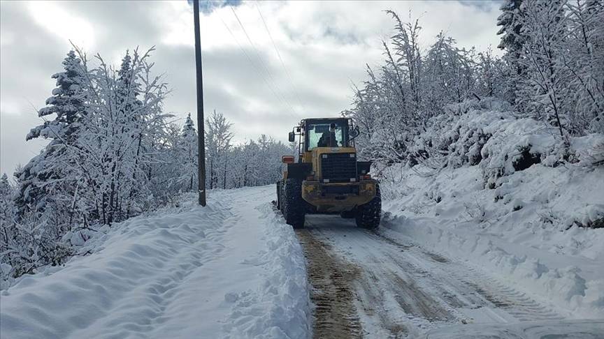 Trabzon ve Rize'de kar nedeniyle ulaşım felç oldu! 1