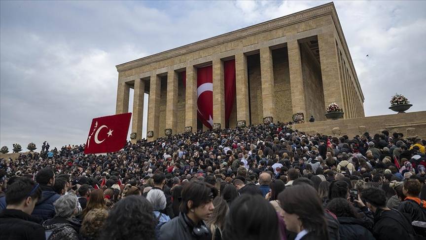 Anıtkabir'de ziyaretçi yoğunluğu 3