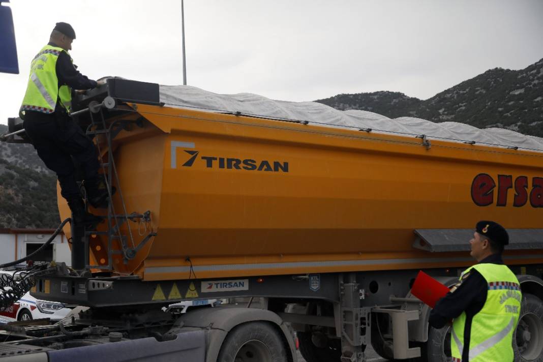 Araç sahipleri yola çıkmadan önce dikkat! Bunlar eksikse trafikten men edilirsiniz 2