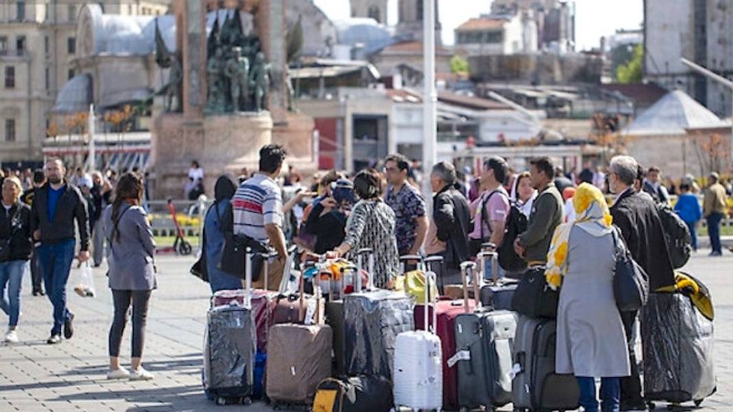 Türkiye’de ikamet izni alan yabancı sayısını açıkladı 5