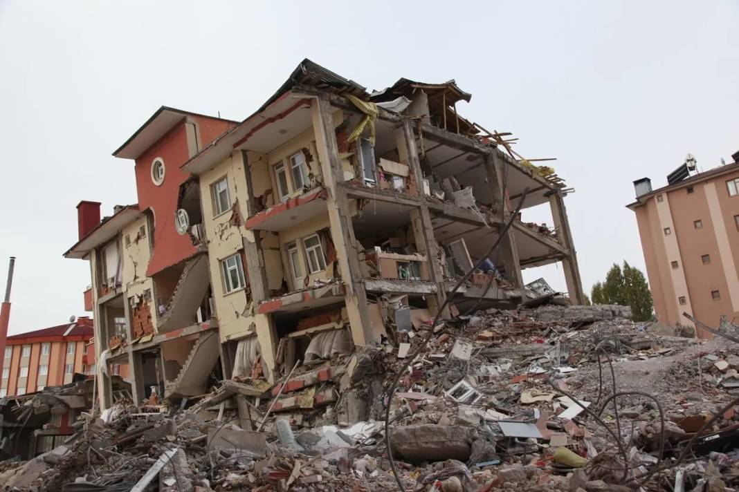 Ünlü deprem uzmanı Naci Görür’den hayati uyarı! İstanbul’un deprem riski en yüksek ilçelerini tek tek saydı 5