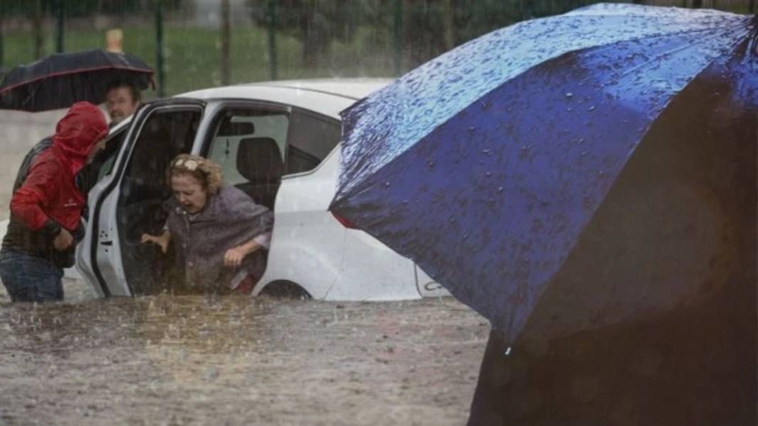 Meteoroloji'den bu illere kritik uyarı: Kuvvetli sağanak geri dönüyor! 12