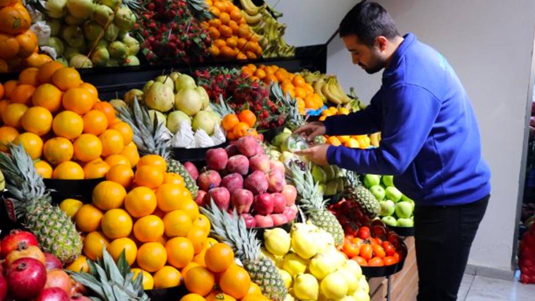 Yaz meyveleri çeyrek altınla yarışıyor: Fiyatları gören inanamadı 1