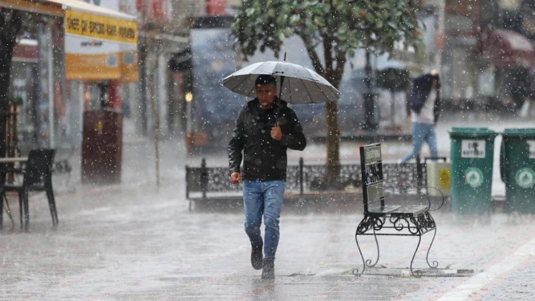 Meteoroloji'den bu illere kritik uyarı: Kuvvetli sağanak geri dönüyor! 10