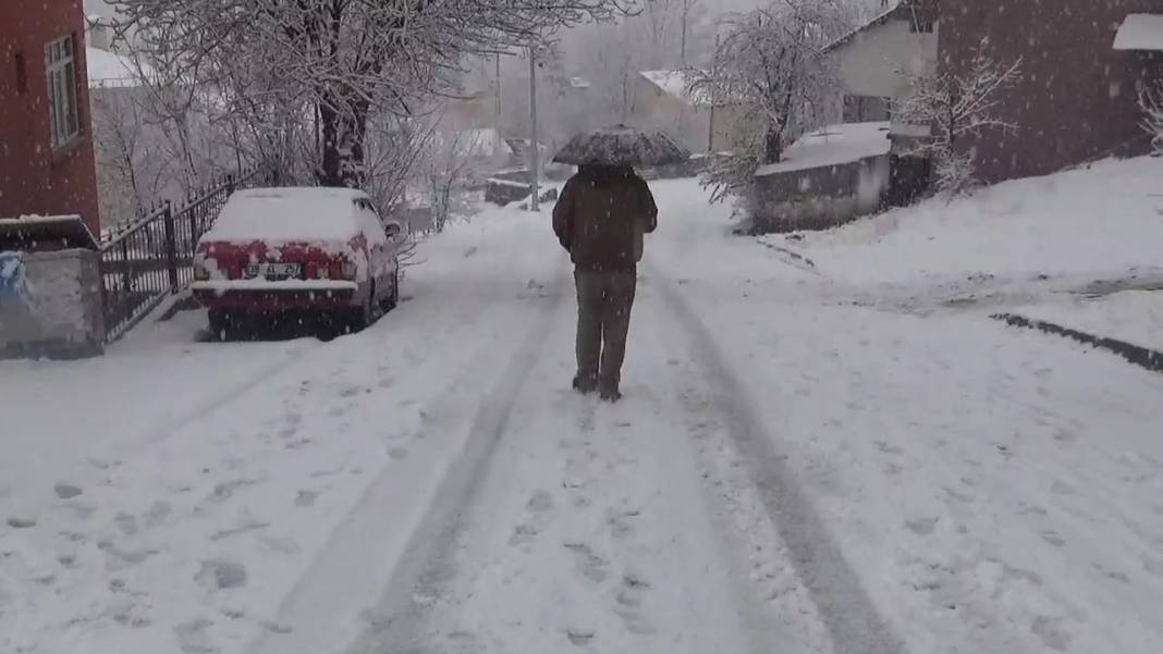 Bu illere diz boyu kar yağacak: Meteoroloji'den sarı ve turuncu kodlu alarm! 4