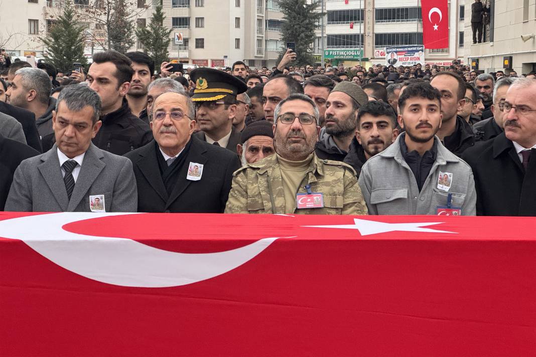 48 saat içinde 12 asker! 7’den 70’e herkes Türkiye şehitlerine ağladı 7