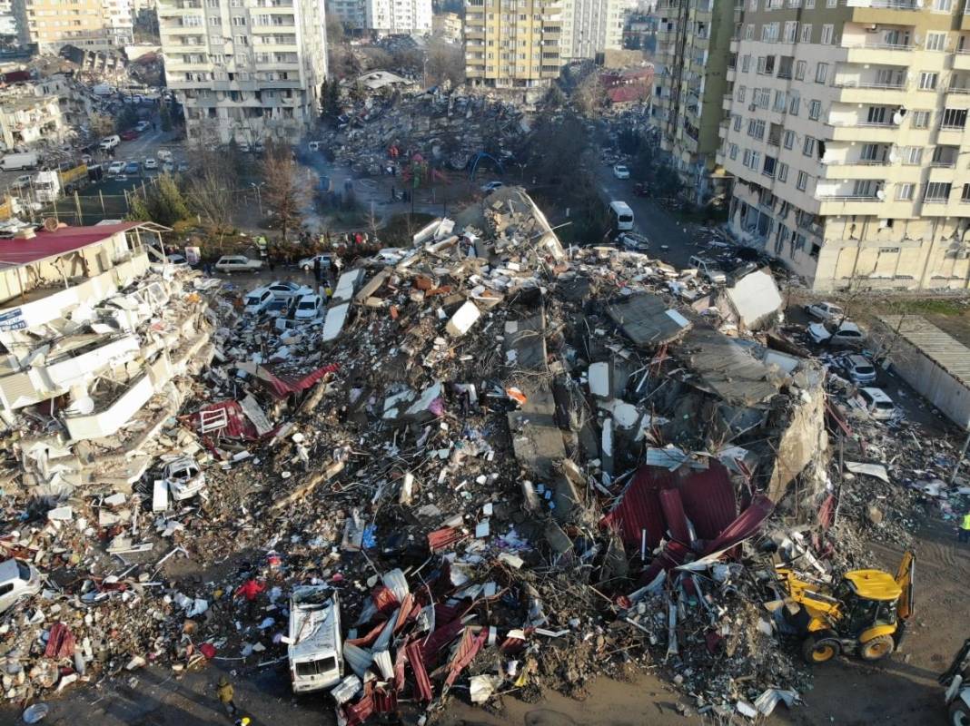 Hakkari'de peş peşe meydana gelen depremlerin ardından Naci Görür'den korkutan uyarı 9