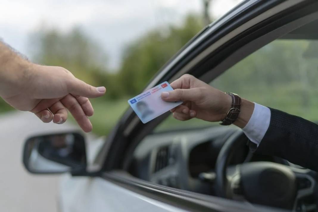 Ehliyette yeni dönem: Yaş kriteri silbaştan değişti! 7