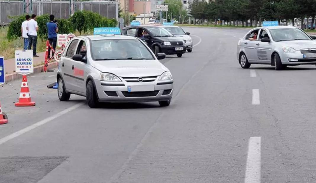 Ehliyette yeni dönem: Yaş kriteri silbaştan değişti! 3