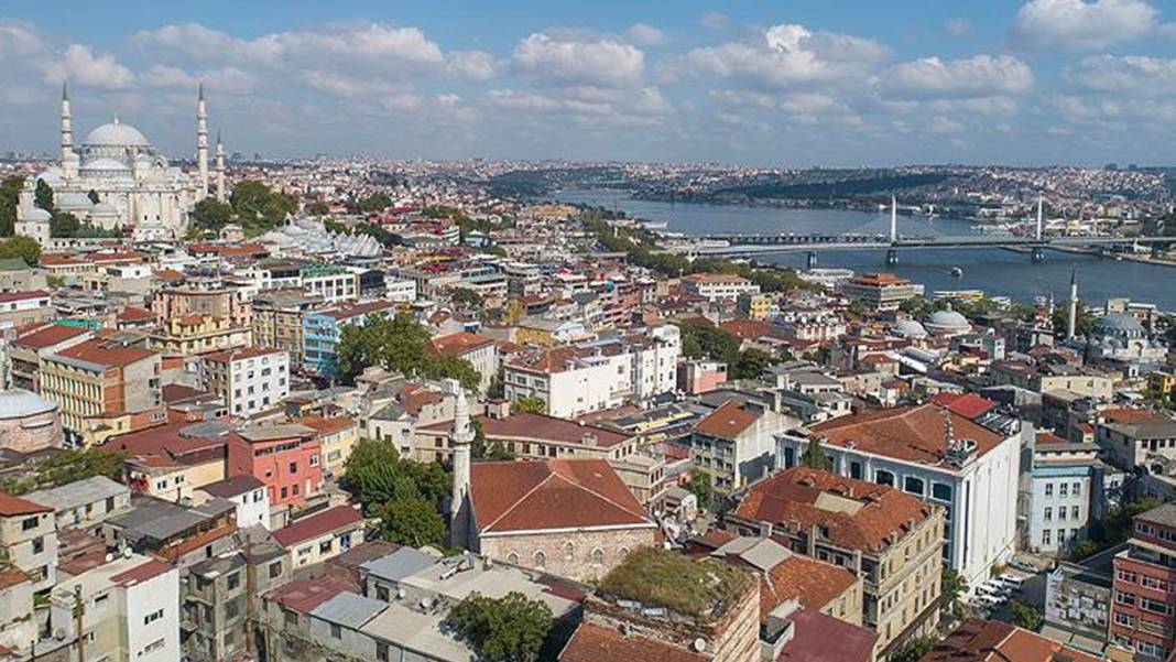 Ünlü gayrimenkul uzmanı Murat Gültekin tüyosunu verdi: Bu ilde ev alan köşeyi dönüyor! Fiyatlar 1 yılda 3’e katladı 3