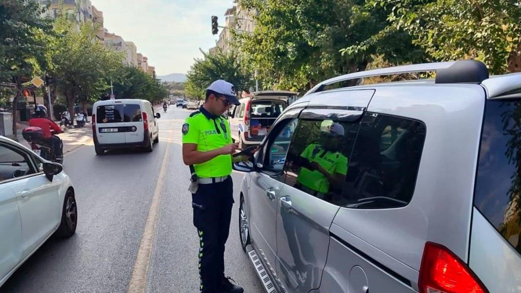 Trafikte bunu yapan sürücüler yandı: Ceza yağacak 3