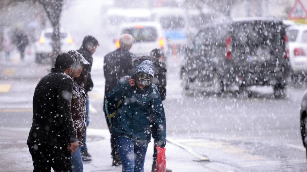 Meteoroloji'den peş peşe uyarı: Asıl kış şimdi geliyor! Kar, sağanak ve dondurucu hava... 3