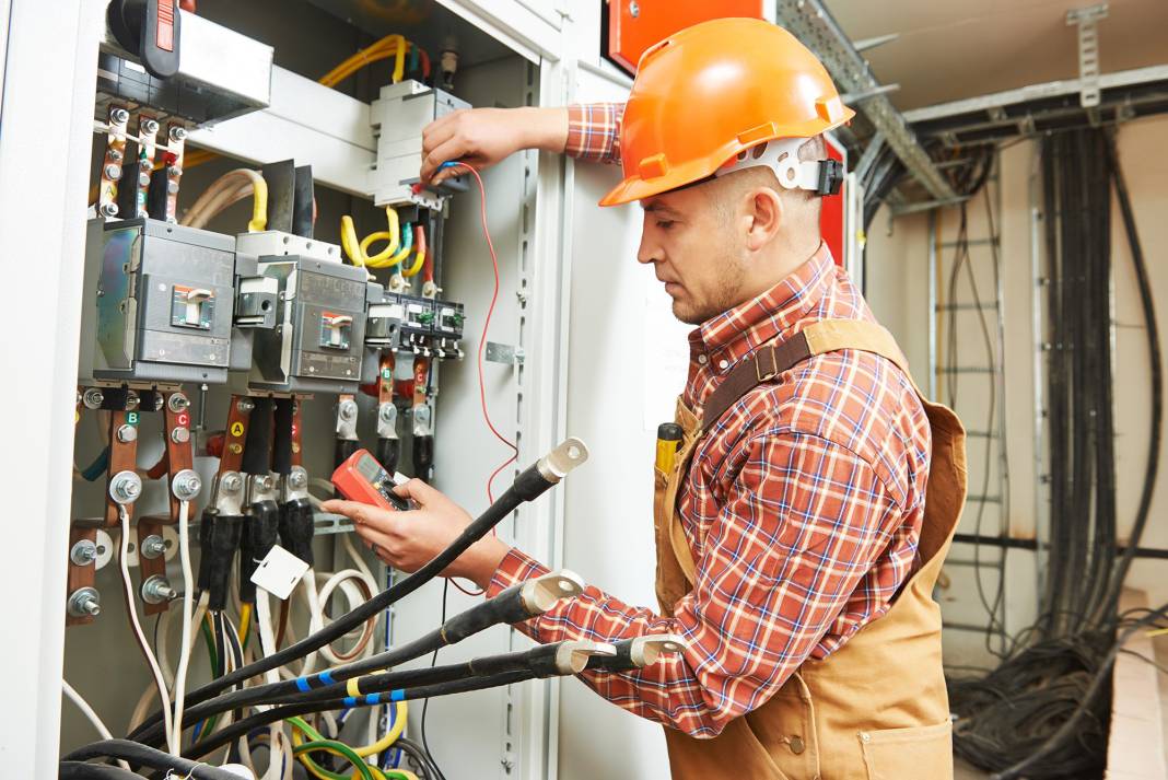 Seçimlerden sonra elektriğe rekor zam gelecek! Mum stoğu yapmaya hazır olun 9