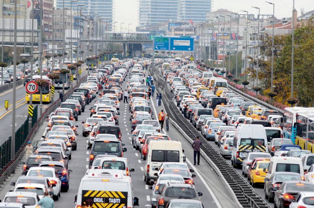 Araç plakalarında yeni dönem resmen başladı! Aracına bunu yapmayana rekor ceza geliyor 2