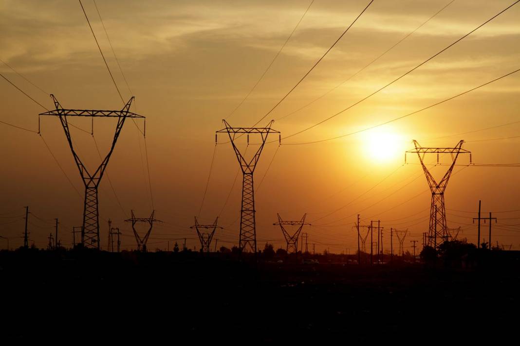 Elektriğe o tarihte rekor zam gelecek! Bu fiyatları gören gaz lambalarına sarılacak 6