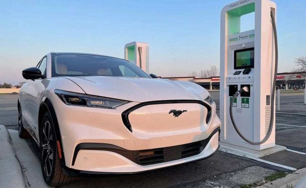 Türkiye'de yollar elektriklenecek... İşte 2024 yılında piyasaya girecek o otomobiller 8