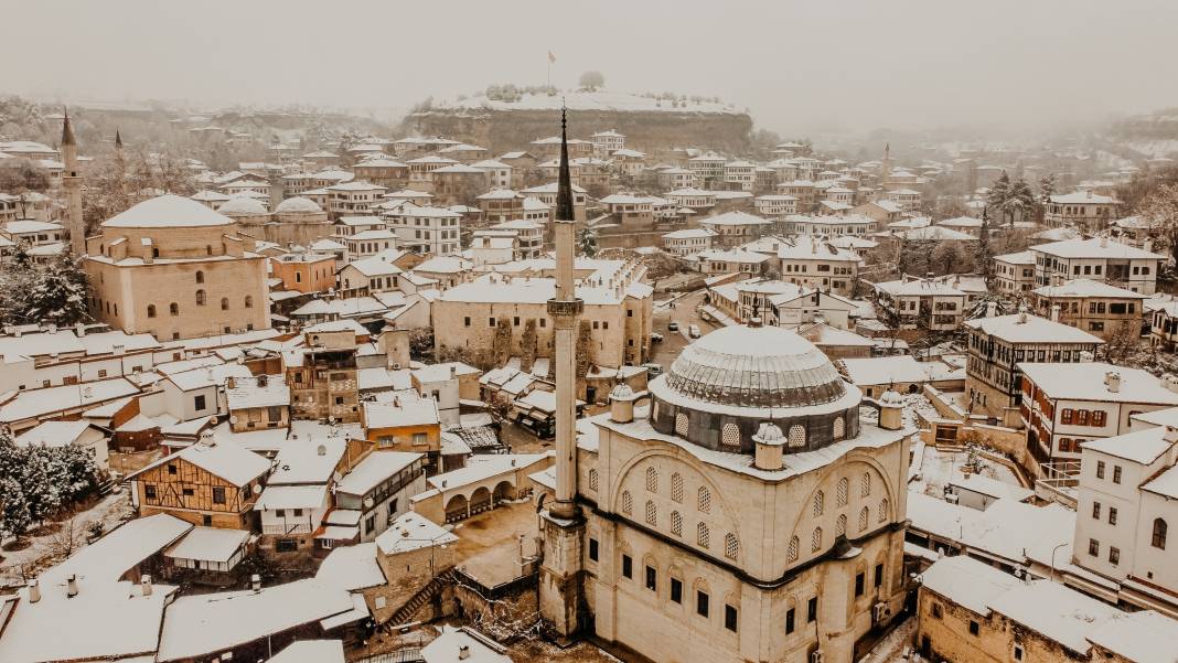 İlber Ortaylı Türkiye’nin İtalya’sı demişti! İşte turistlerin yeni gözdesi gecesi ayrı gündüzü ayrı güzel 4