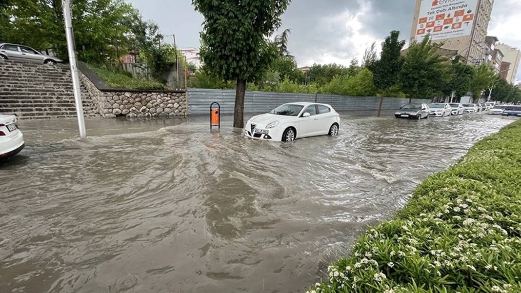 Meteoroloji gün gün paylaştı: O illere kuvvetli sağanak ve kar geliyor... 12