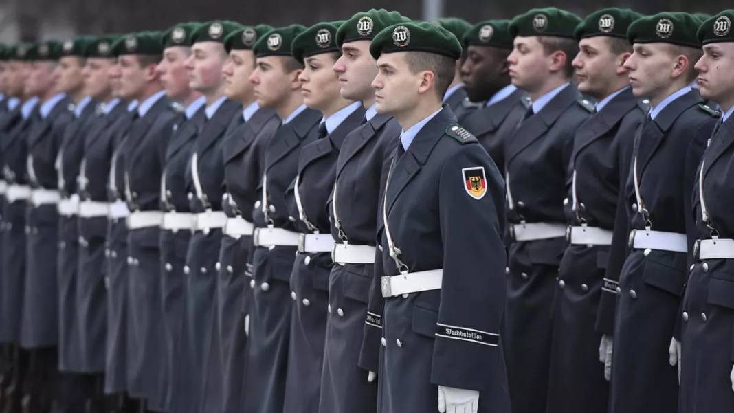 Almanya Türk işçilerden sonra gözünü Türk askerlerine de dikti 2