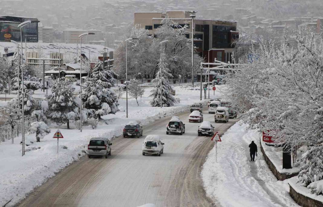 Meteoroloji gün gün paylaştı: O illere kuvvetli sağanak ve kar geliyor... 6