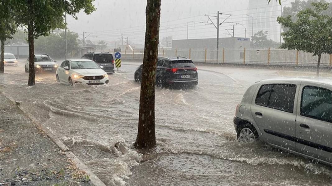 Meteoroloji 81 ili tek tek uyardı: Sel ve çığ tehlikesine dikkat! 15