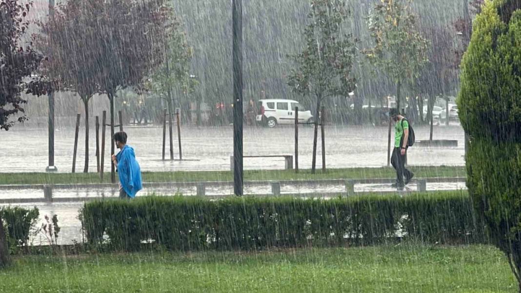 Meteoroloji 81 ili tek tek uyardı: Sel ve çığ tehlikesine dikkat! 10