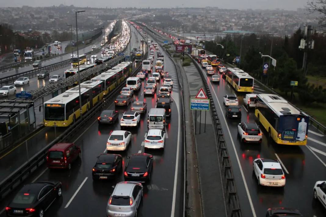 Araç plakalarında yeni dönem resmen başladı! Aracına bunu yapmayana rekor ceza geliyor 6