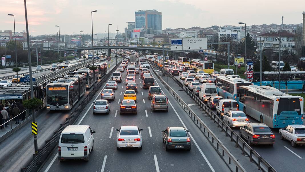 Araç plakalarında yeni dönem resmen başladı! Aracına bunu yapmayana rekor ceza geliyor 5