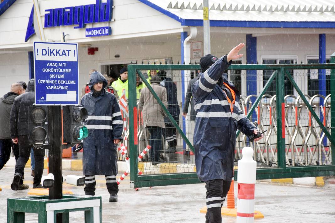 Erzincan’da acı bekleyiş sürüyor! Toprak altında kalan işçilerin isimleri belli oldu! 6