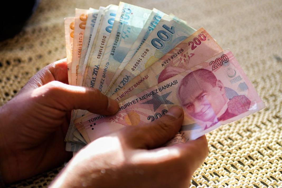 Emeklilerin yüzünü güldürecek ikramiye gelişmesi: Emekliye 4 bin TL mi 10 bin TL mi derken tam 15 bin lira sürprizi 4