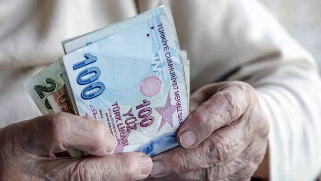 Emeklilerin yüzünü güldürecek ikramiye gelişmesi: Emekliye 4 bin TL mi 10 bin TL mi derken tam 15 bin lira sürprizi 3