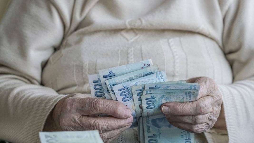 Emeklilerin yüzünü güldürecek ikramiye gelişmesi: Emekliye 4 bin TL mi 10 bin TL mi derken tam 15 bin lira sürprizi 1