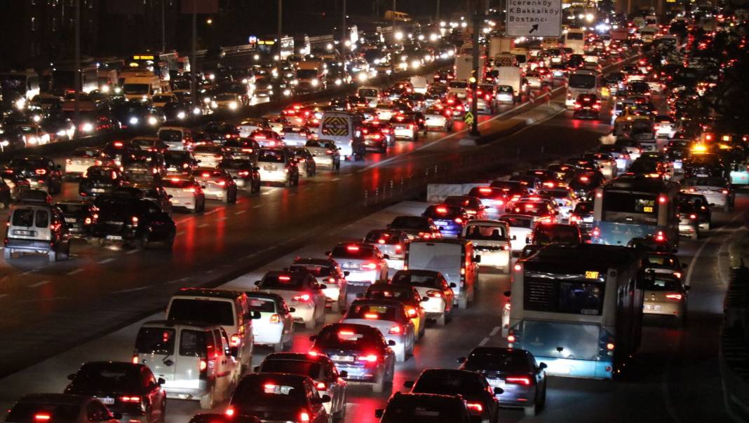 Resmen yürürlüğe girdi! Bunu yaptırmayan trafikten men edilecek 6