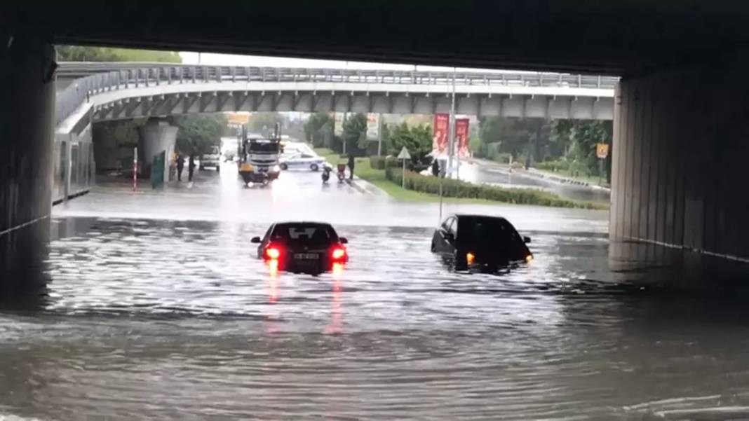 Meteoroloji tek tek uyardı: Sıcaklıklar düşecek sağanak etkili olacak! 16