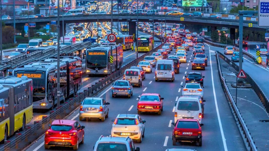 Trafikte bunu yapan yandı! Yürürlüğe girdi aracına el konulacak 6