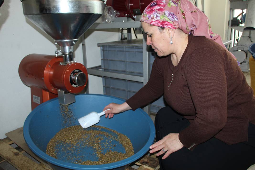 Kocası kaza geçirdikten sonra eve gelenlere ikram ediyordu: İşe dönüştürdü yurt dışına bile satıyor! 3